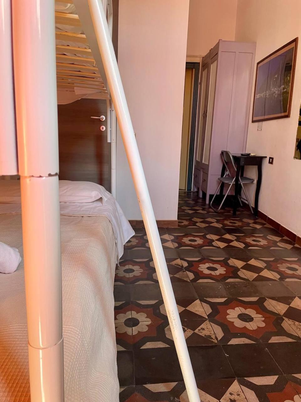 Onlyrooms III - Recommended For Under 30S Cagliari Szoba fotó